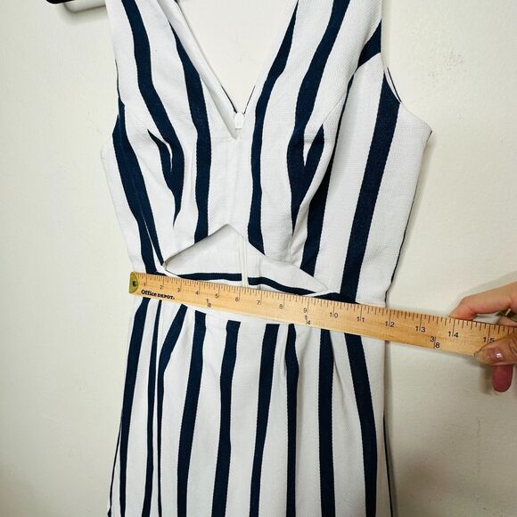 Topshop Navy and White Stripe Triangle Waist Cutout VNeck Nautical Mini Dress 4 - Picture 14 of 14